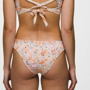 Prana NWT Pink Floral Reversible Gemma Cheeky Bikini Bottoms Size Large